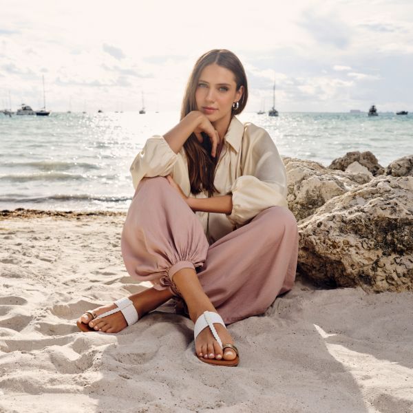 Neo Stretch Raffia Featherweights™ Sandals